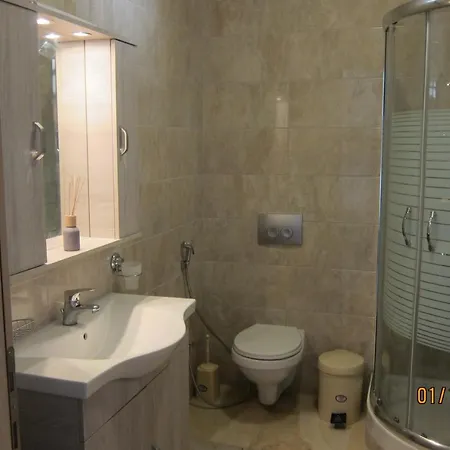 By The Sea Λεπτοκαρυά